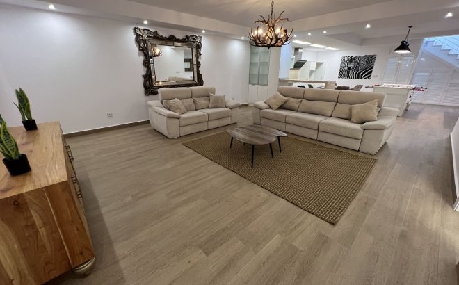 Herverkoop - Villa -
San Miguel de Salinas - Inland