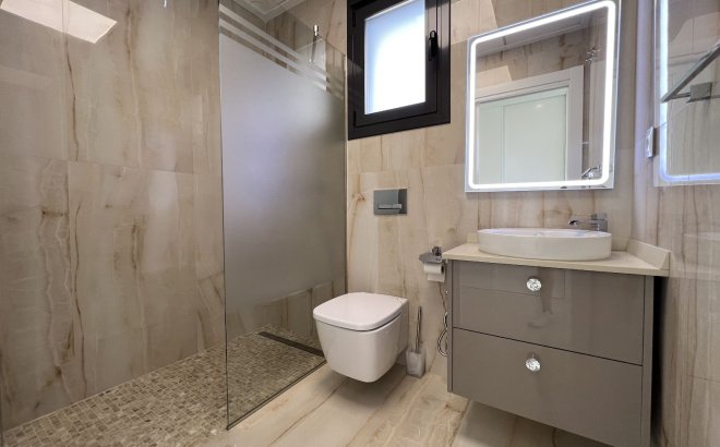 Herverkoop - Villa -
San Miguel de Salinas - Inland