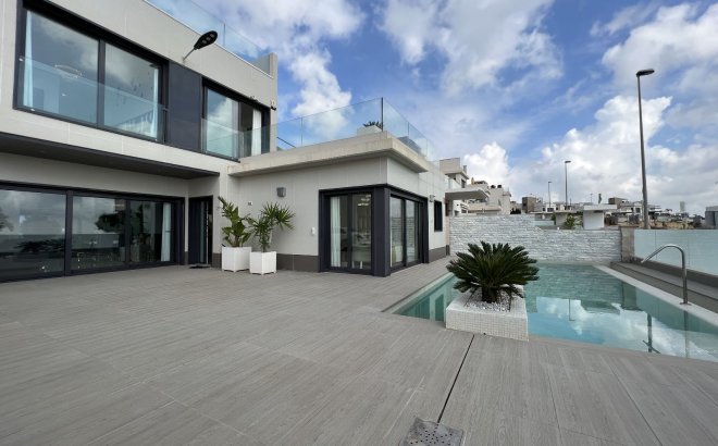 Herverkoop - Villa -
San Miguel de Salinas - Inland