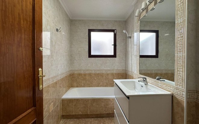 Herverkoop - Appartement -
Orihuela Costa - Campoamor