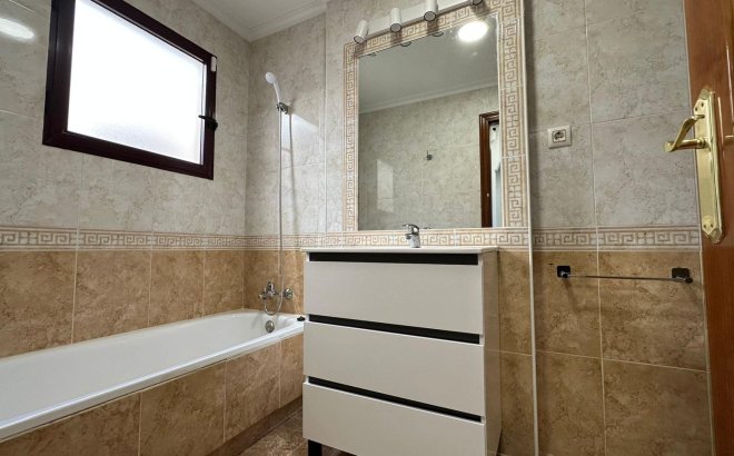 Herverkoop - Appartement -
Orihuela Costa - Campoamor