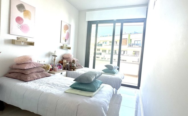 Resale - Apartment -
Playa Flamenca - Costa Blanca