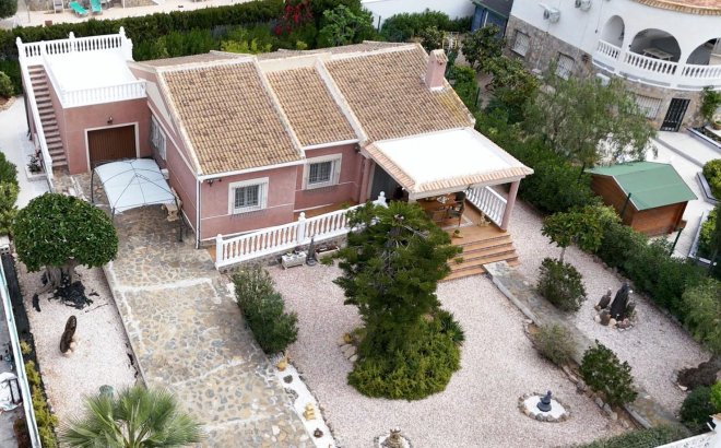 Resale - Villa -
Torrevieja - La Siesta