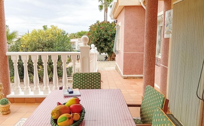 Resale - Villa -
Torrevieja - La Siesta