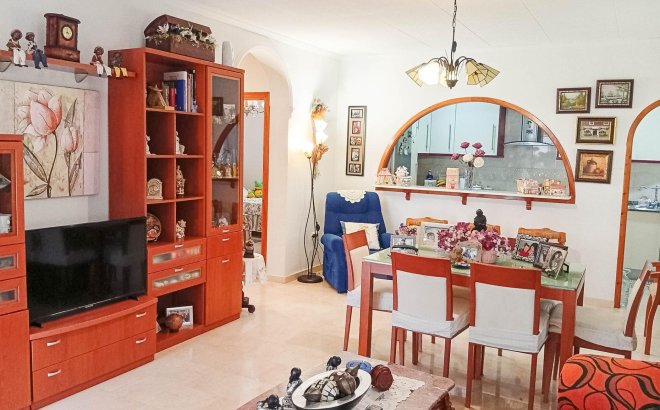 Resale - Villa -
Torrevieja - La Siesta