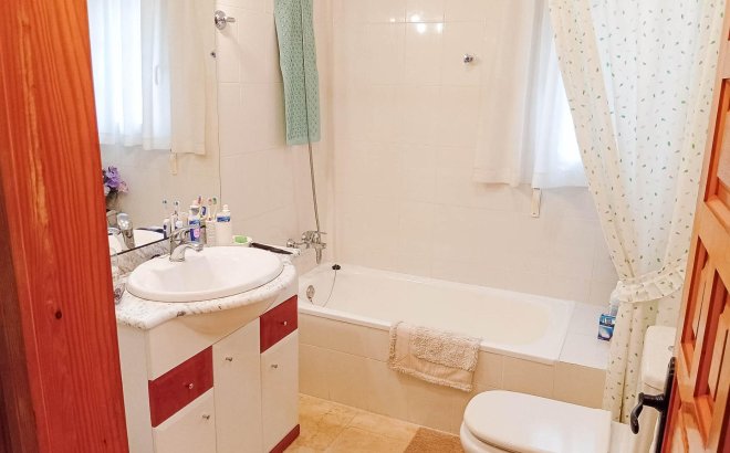 Resale - Villa -
Torrevieja - La Siesta