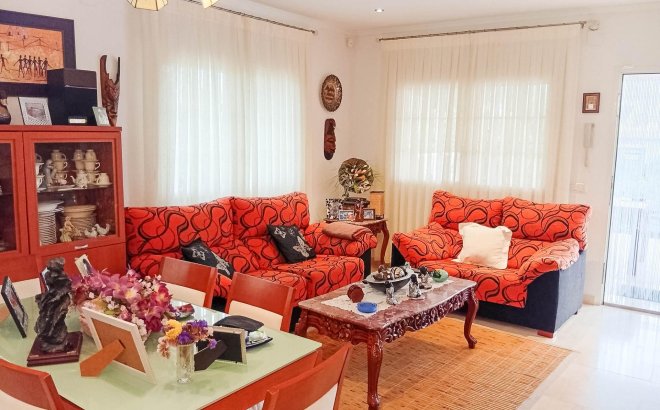 Resale - Villa -
Torrevieja - La Siesta