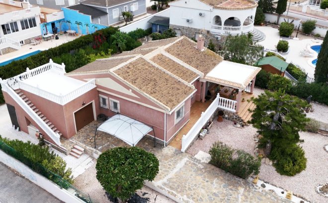 Resale - Villa -
Torrevieja - La Siesta