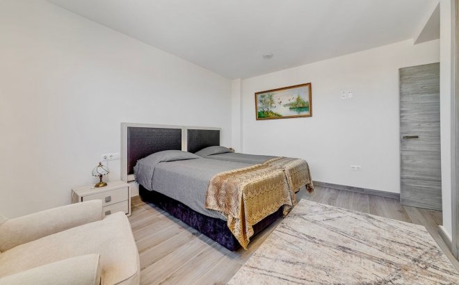 Resale - Villa -
Torrevieja - Costa Blanca