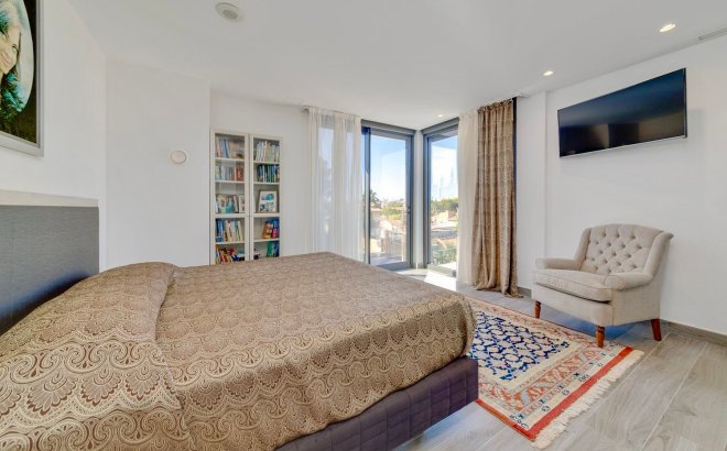 Resale - Villa -
Torrevieja - Costa Blanca