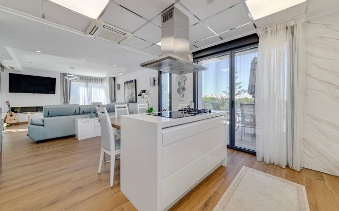 Resale - Villa -
Torrevieja - Costa Blanca