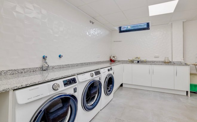 Resale - Villa -
Torrevieja - Costa Blanca