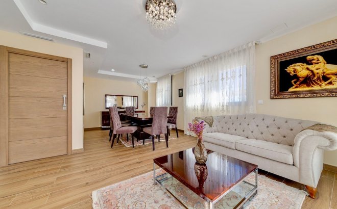 Resale - Villa -
Torrevieja - Costa Blanca