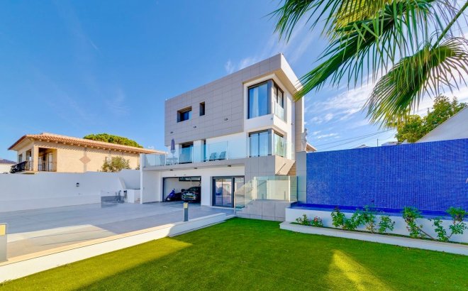 Resale - Villa -
Torrevieja - Costa Blanca