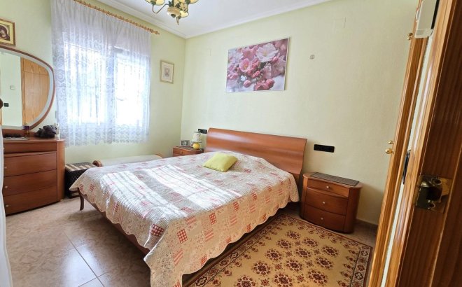 Resale - Villa -
Orihuela Costa - Playa Flamenca