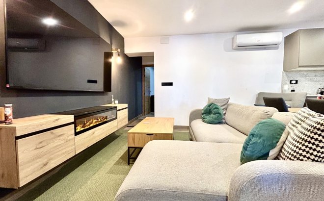 Herverkoop - Town House -
San Miguel de Salinas - Inland