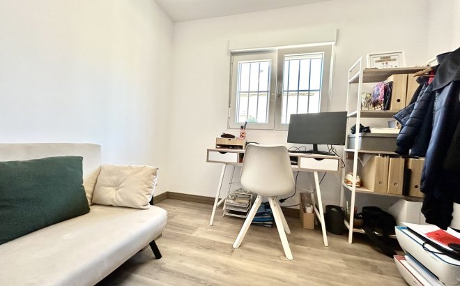 Herverkoop - Town House -
San Miguel de Salinas - Inland