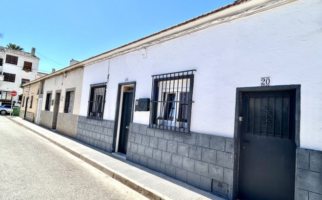 Herverkoop - Town House -
San Miguel de Salinas - Inland