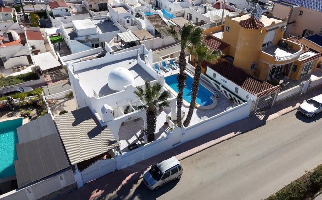 Resale - Villa -
Villamartin - Costa Blanca