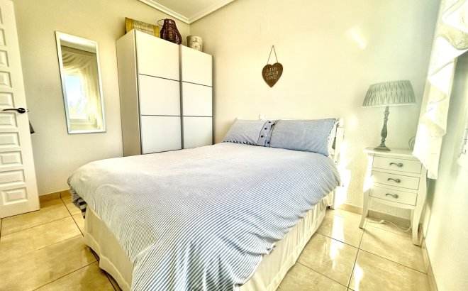 Resale - Villa -
Villamartin - Costa Blanca