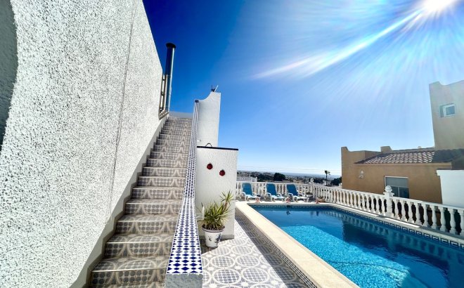 Resale - Villa -
Villamartin - Costa Blanca