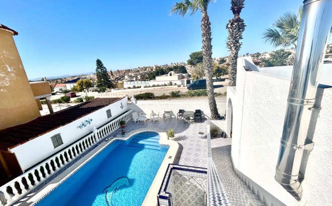 Resale - Villa -
Villamartin - Costa Blanca
