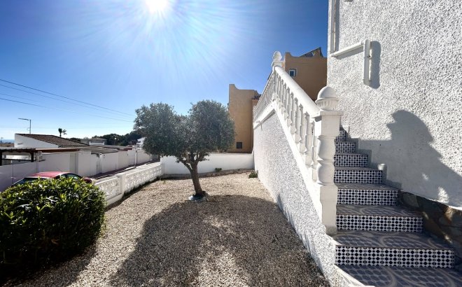 Resale - Villa -
Villamartin - Costa Blanca