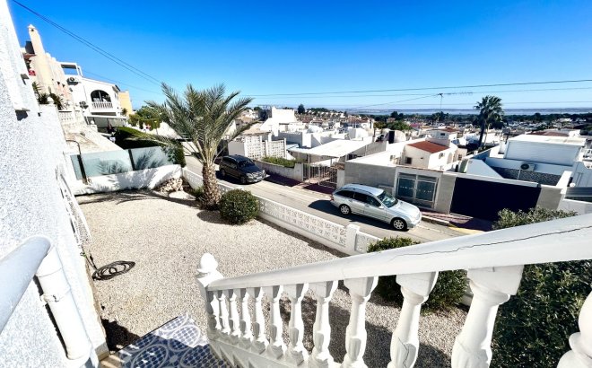 Resale - Villa -
Villamartin - Costa Blanca