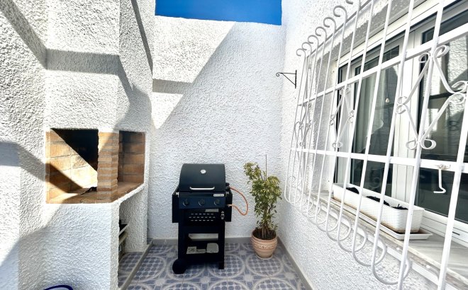 Resale - Villa -
Villamartin - Costa Blanca