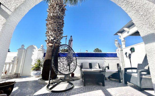 Resale - Villa -
Villamartin - Costa Blanca