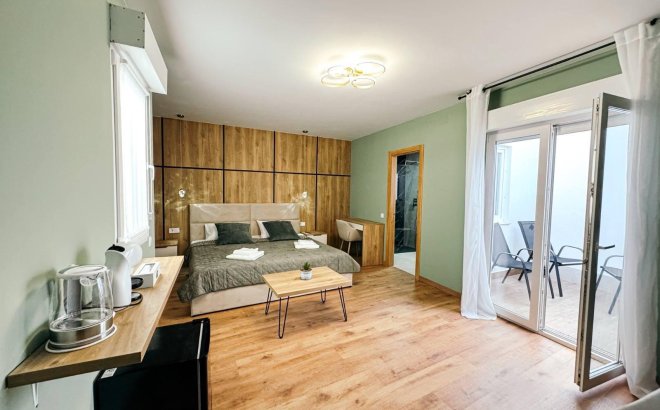 Resale - Commercial -
Torrevieja - Centro