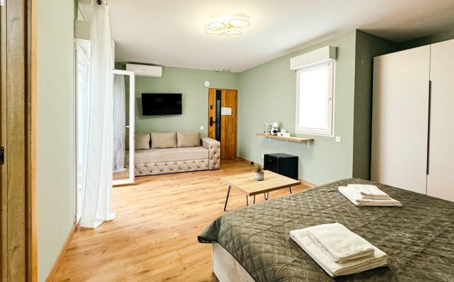 Resale - Commercial -
Torrevieja - Centro