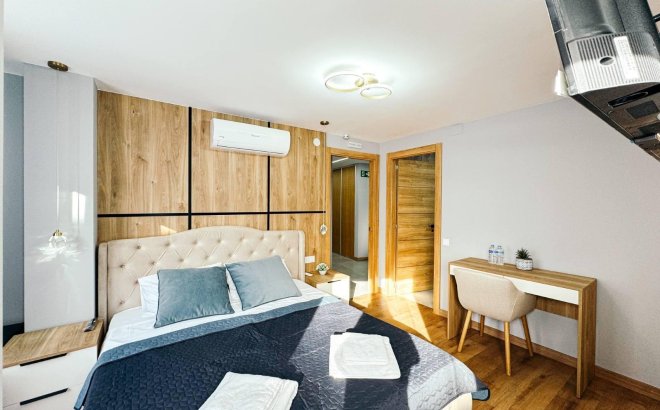 Resale - Commercial -
Torrevieja - Centro