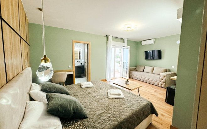 Resale - Commercial -
Torrevieja - Centro