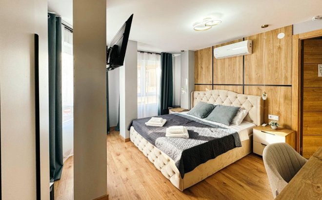 Resale - Commercial -
Torrevieja - Centro