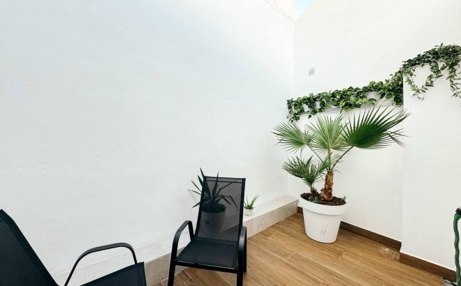 Resale - Commercial -
Torrevieja - Centro