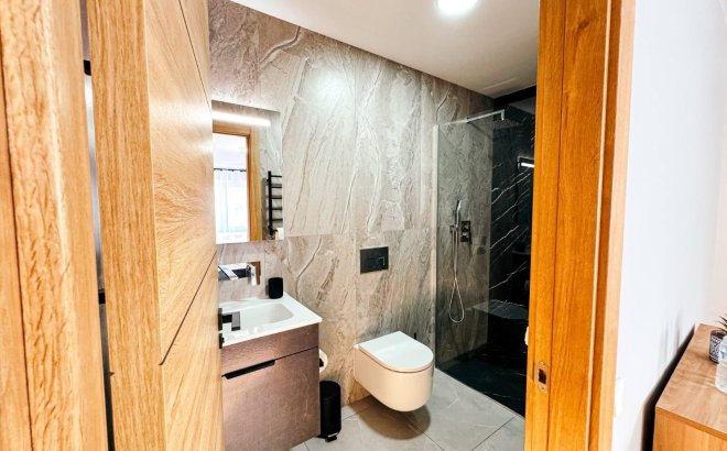 Resale - Commercial -
Torrevieja - Centro