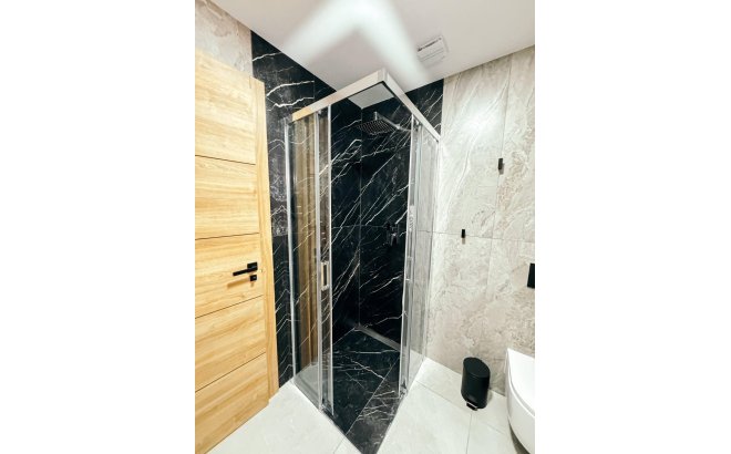 Resale - Commercial -
Torrevieja - Centro