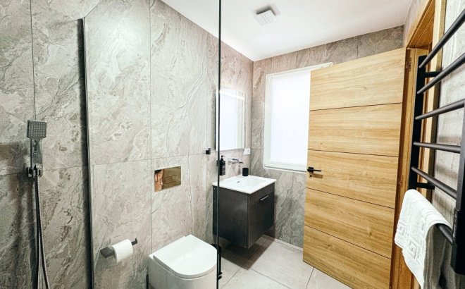 Resale - Commercial -
Torrevieja - Centro