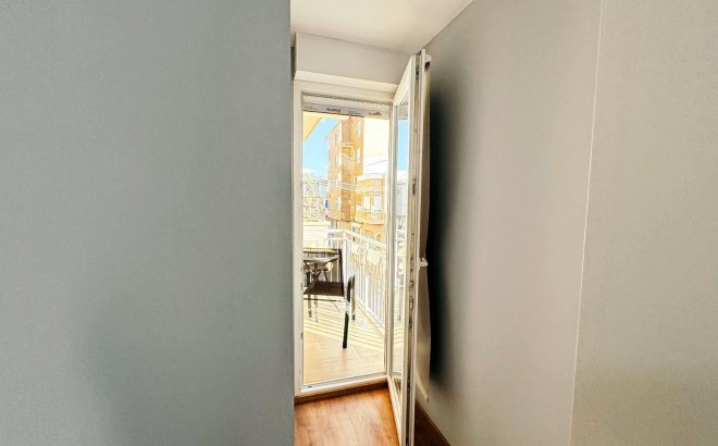 Resale - Commercial -
Torrevieja - Centro