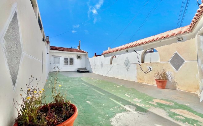 Herverkoop - Bungalow -
Torrevieja - La Siesta - El Salado - Torreta