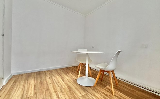 Herverkoop - Bungalow -
Torrevieja - La Siesta - El Salado - Torreta