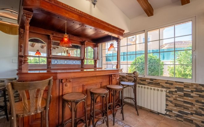 Resale - Villa -
Torrevieja - El Chaparral