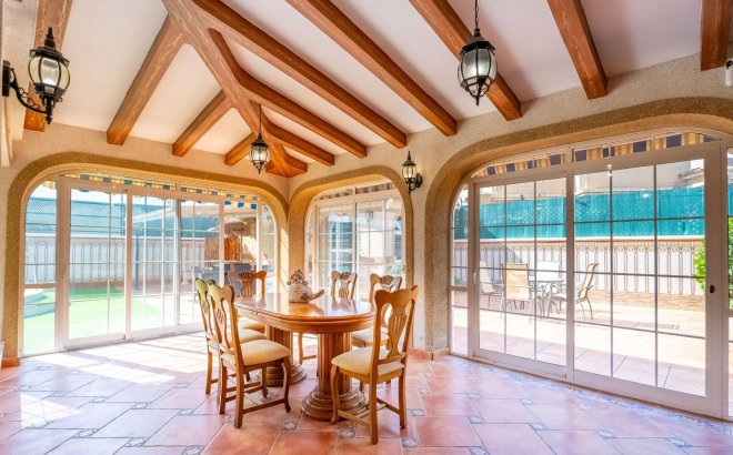 Resale - Villa -
Torrevieja - El Chaparral