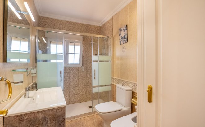 Resale - Villa -
Torrevieja - El Chaparral