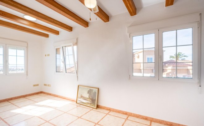 Resale - Villa -
Torrevieja - El Chaparral