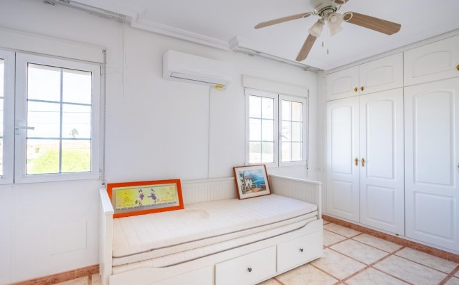 Resale - Villa -
Torrevieja - El Chaparral