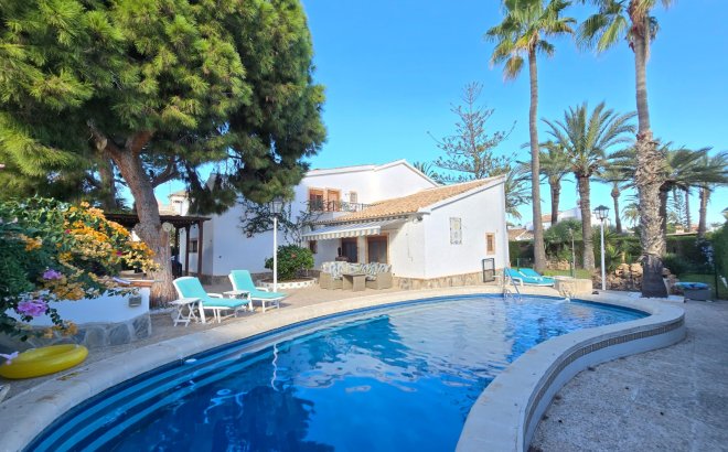 Resale - Villa -
Orihuela Costa - Costa Blanca