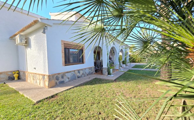 Resale - Villa -
Orihuela Costa - Costa Blanca