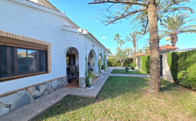 Resale - Villa -
Orihuela Costa - Costa Blanca